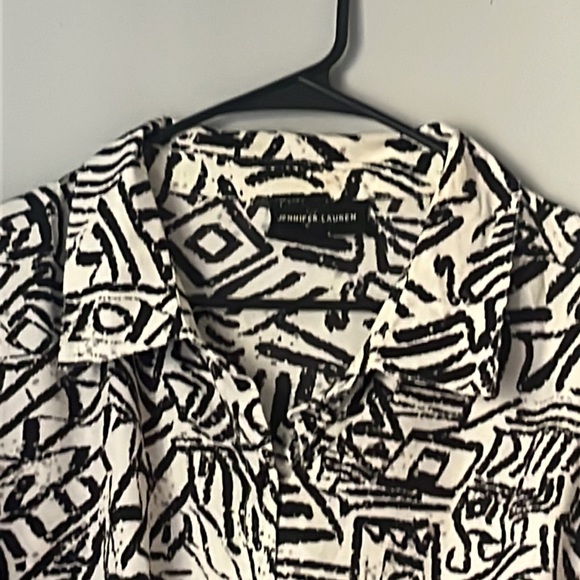 Black and White Geometric Print Plus Size Collared Button Up with Tie Bottom - Picture 5 of 7